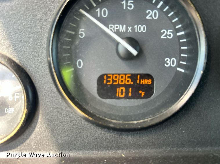 image for item EQ0513 2015 Peterbilt 337 utility / service truck