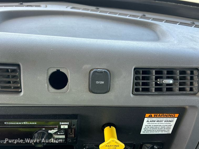 image for item EQ0513 2015 Peterbilt 337 utility / service truck