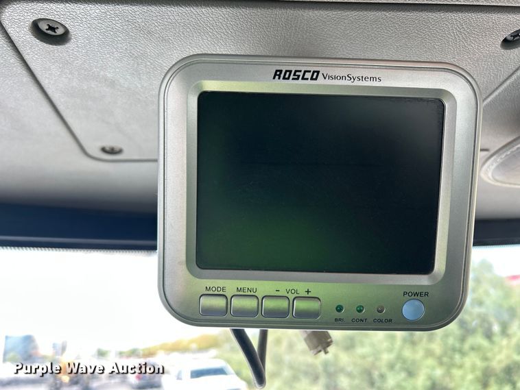 image for item EQ0513 2015 Peterbilt 337 utility / service truck