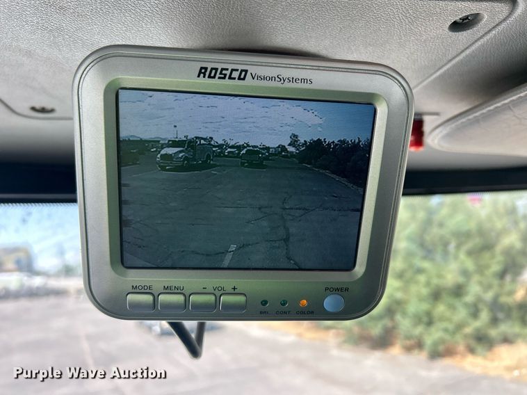 image for item EQ0513 2015 Peterbilt 337 utility / service truck