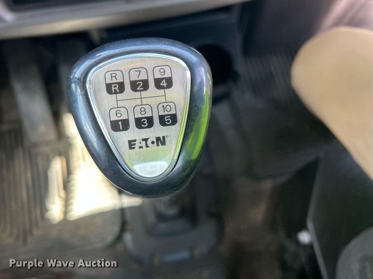 image for item EQ0513 2015 Peterbilt 337 utility / service truck