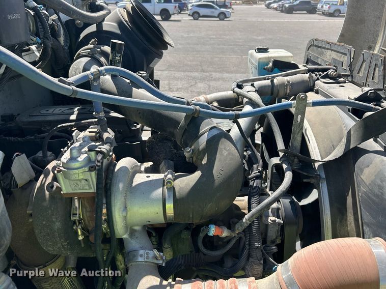 image for item EQ0513 2015 Peterbilt 337 utility / service truck