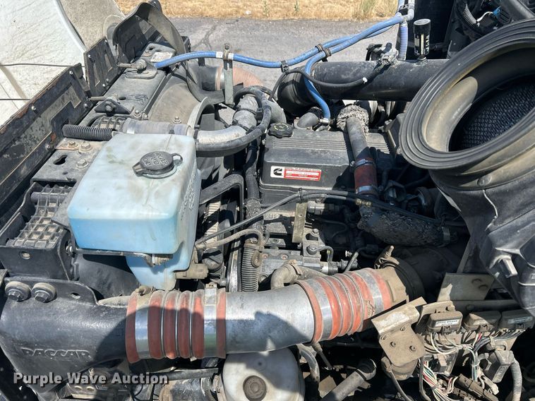 image for item EQ0513 2015 Peterbilt 337 utility / service truck