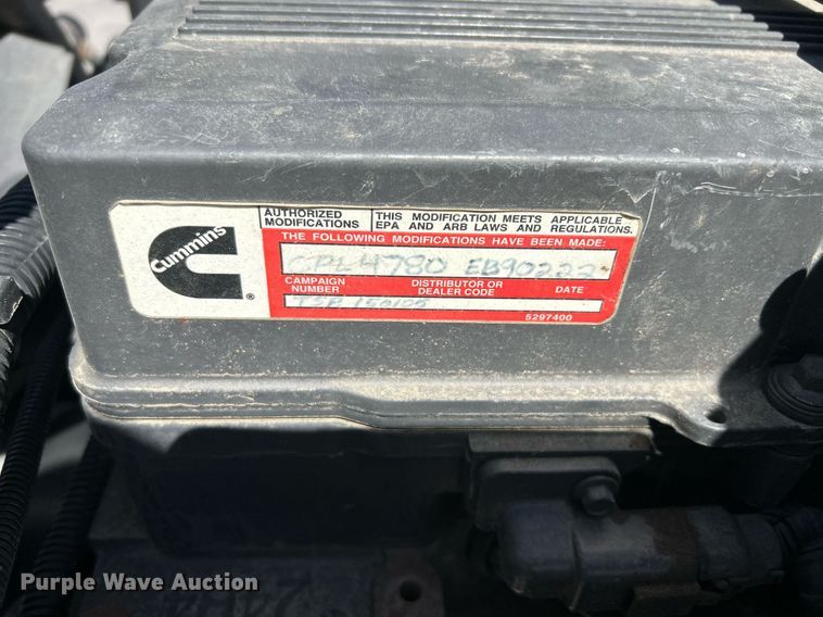 image for item EQ0513 2015 Peterbilt 337 utility / service truck