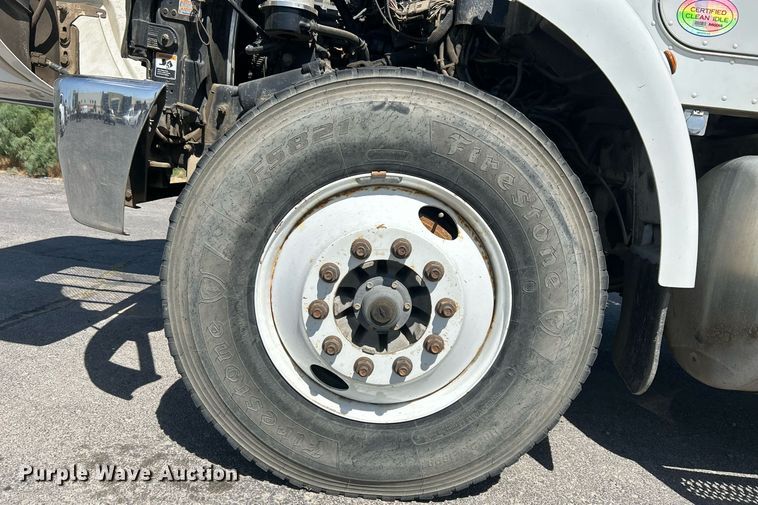 image for item EQ0513 2015 Peterbilt 337 utility / service truck