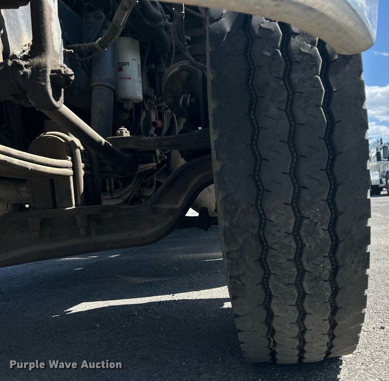 image for item EQ0513 2015 Peterbilt 337 utility / service truck