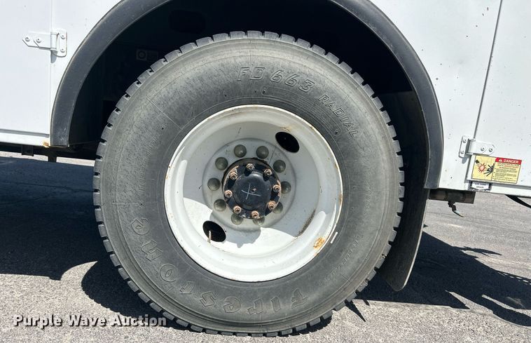 image for item EQ0513 2015 Peterbilt 337 utility / service truck