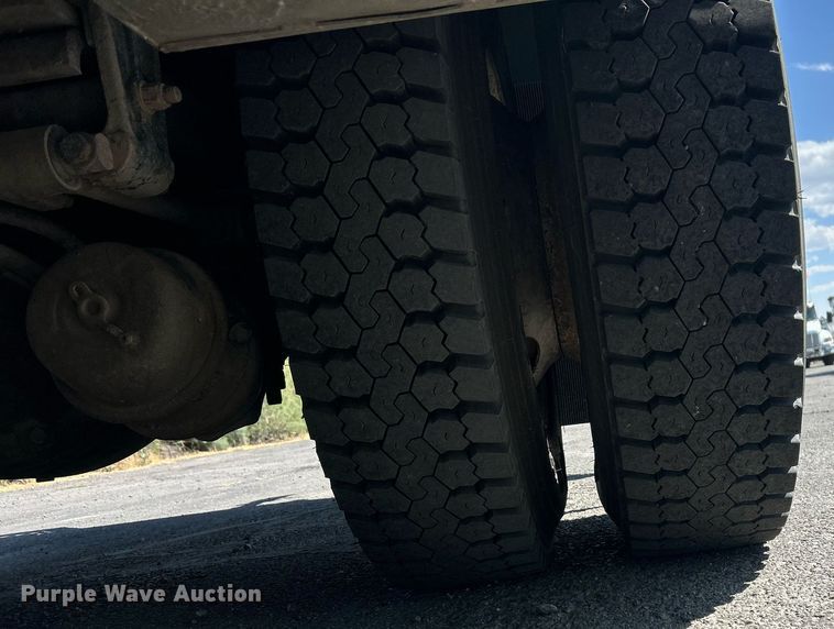 image for item EQ0513 2015 Peterbilt 337 utility / service truck