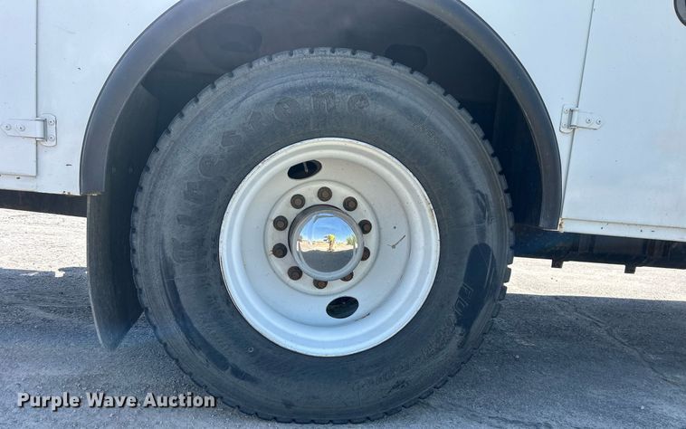 image for item EQ0513 2015 Peterbilt 337 utility / service truck