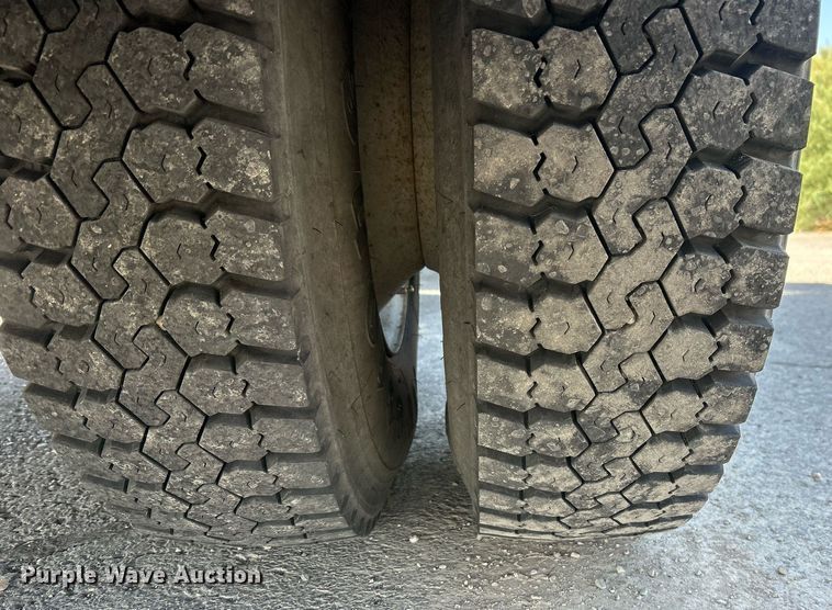 image for item EQ0513 2015 Peterbilt 337 utility / service truck