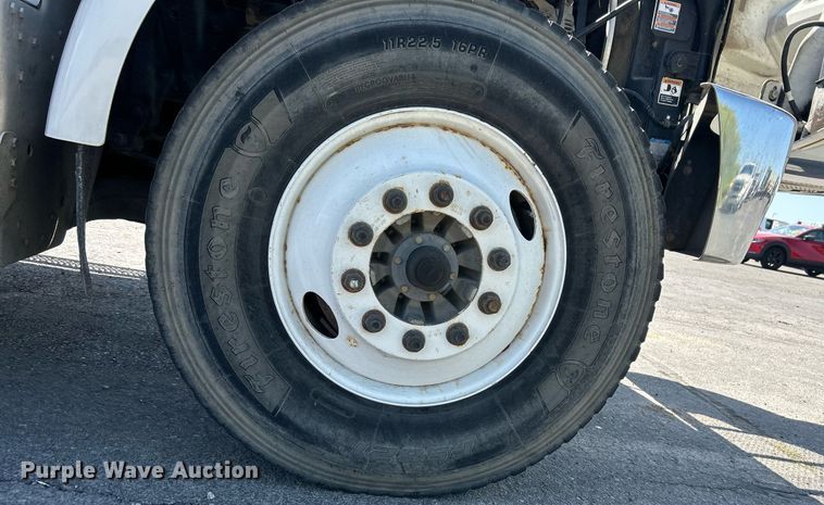 image for item EQ0513 2015 Peterbilt 337 utility / service truck