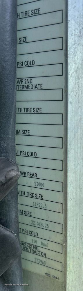 image for item EQ0513 2015 Peterbilt 337 utility / service truck