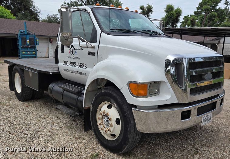 image for item EQ4071 2007 Ford F750 flatbed truck