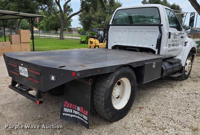 image for item EQ4071 2007 Ford F750 flatbed truck