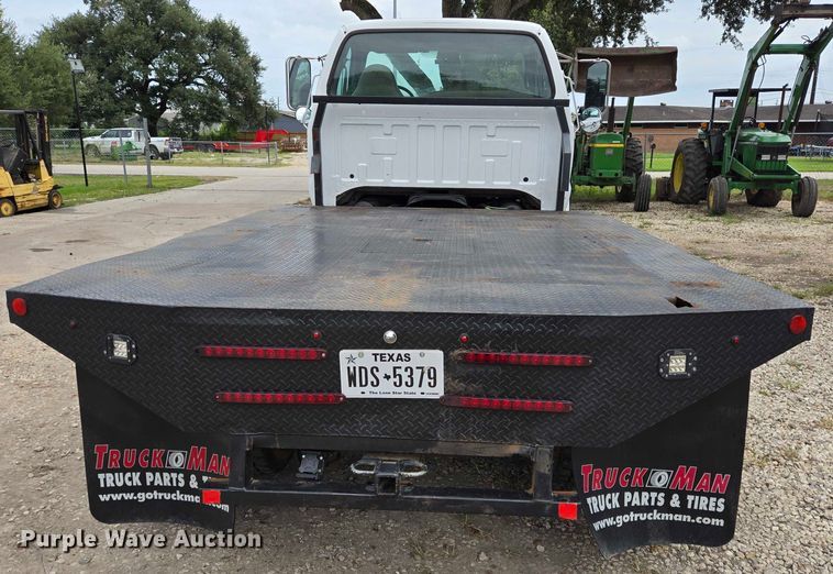 image for item EQ4071 2007 Ford F750 flatbed truck