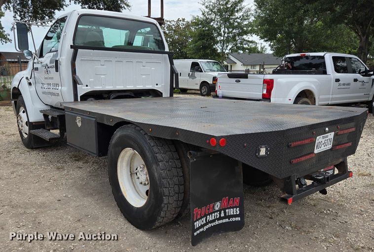 image for item EQ4071 2007 Ford F750 flatbed truck