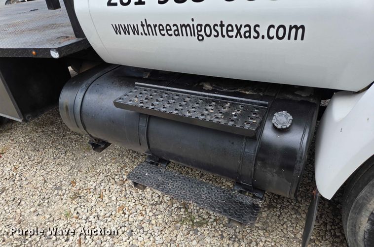 image for item EQ4071 2007 Ford F750 flatbed truck