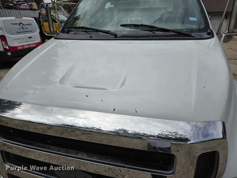 image for item EQ4071 2007 Ford F750 flatbed truck