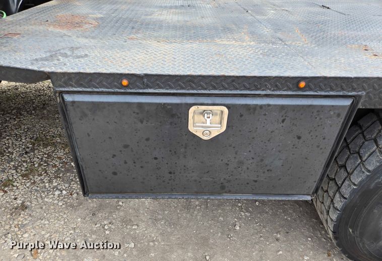 image for item EQ4071 2007 Ford F750 flatbed truck