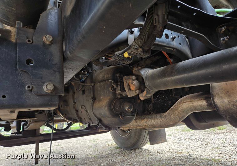 image for item EQ4071 2007 Ford F750 flatbed truck