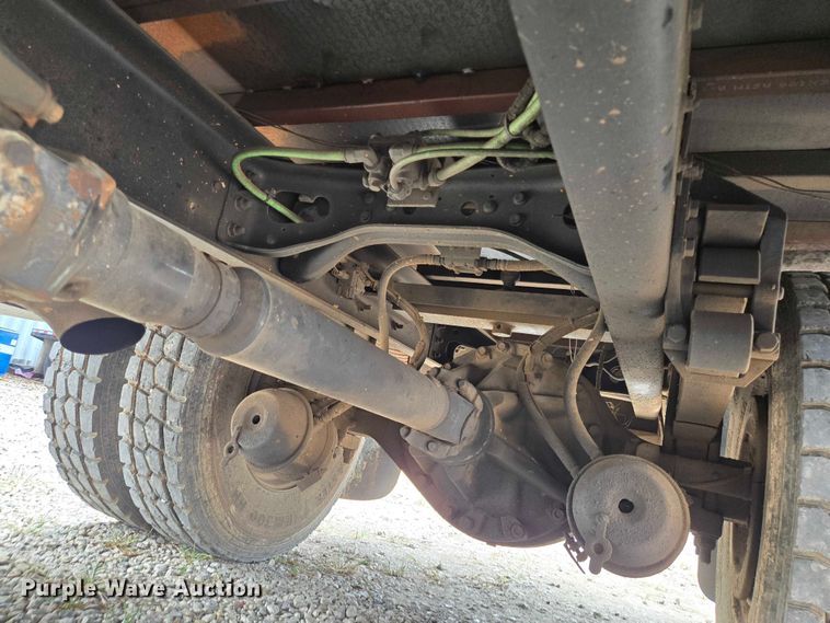 image for item EQ4071 2007 Ford F750 flatbed truck