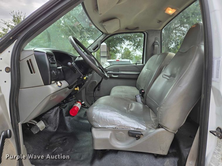 image for item EQ4071 2007 Ford F750 flatbed truck