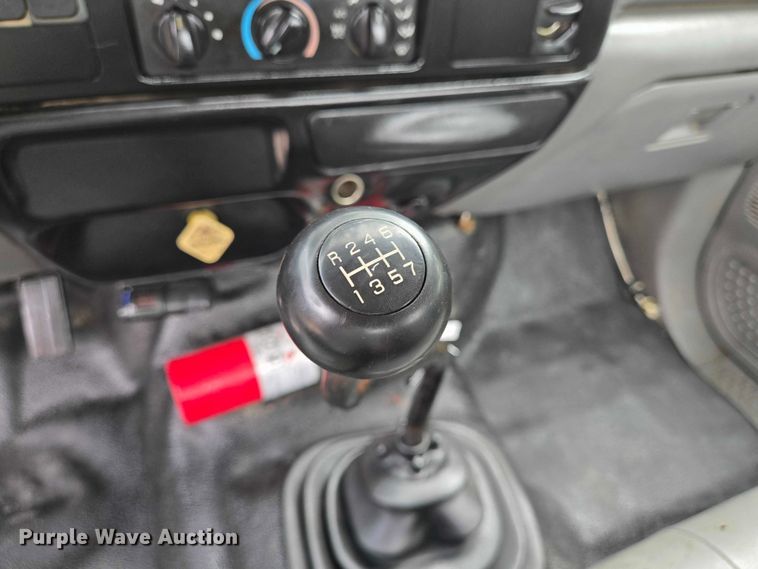 image for item EQ4071 2007 Ford F750 flatbed truck