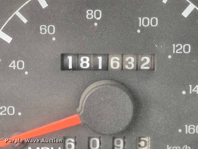 image for item EQ4071 2007 Ford F750 flatbed truck