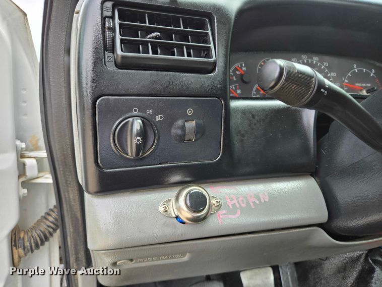 image for item EQ4071 2007 Ford F750 flatbed truck