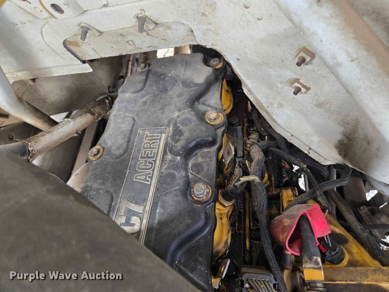 image for item EQ4071 2007 Ford F750 flatbed truck