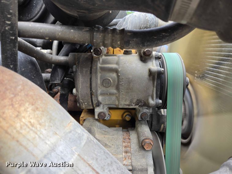 image for item EQ4071 2007 Ford F750 flatbed truck