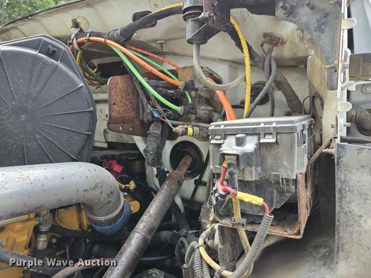 image for item EQ4071 2007 Ford F750 flatbed truck