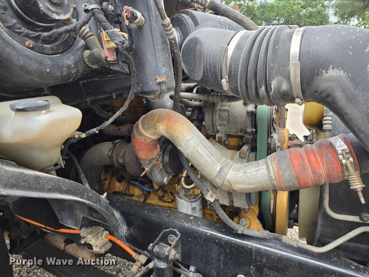 image for item EQ4071 2007 Ford F750 flatbed truck