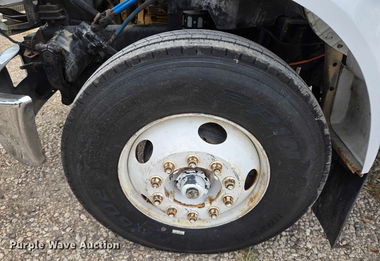 image for item EQ4071 2007 Ford F750 flatbed truck