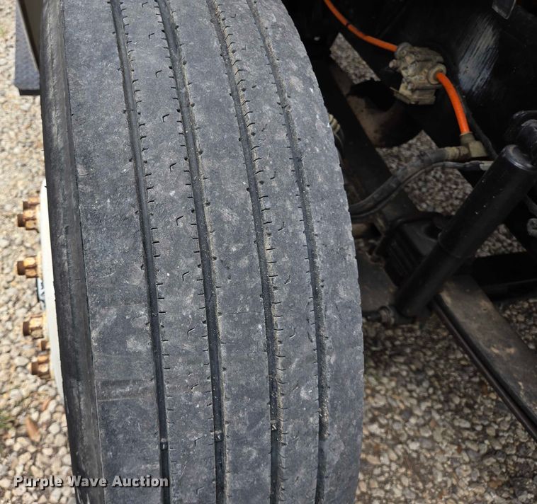 image for item EQ4071 2007 Ford F750 flatbed truck