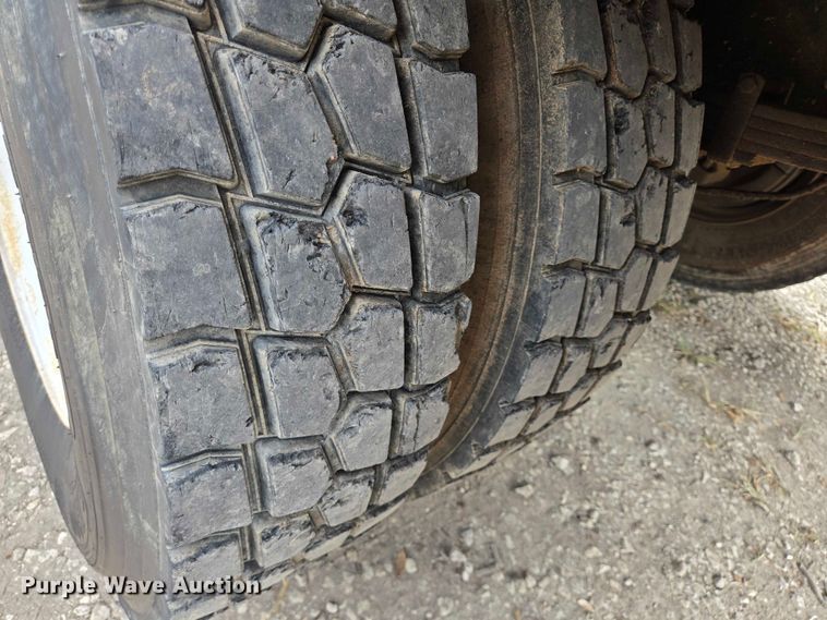 image for item EQ4071 2007 Ford F750 flatbed truck