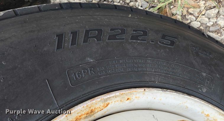 image for item EQ4071 2007 Ford F750 flatbed truck