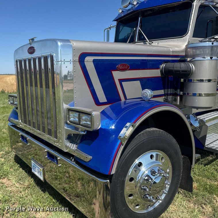 image for item ER2138 1978 Peterbilt 359 semi truck