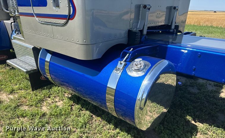 image for item ER2138 1978 Peterbilt 359 semi truck