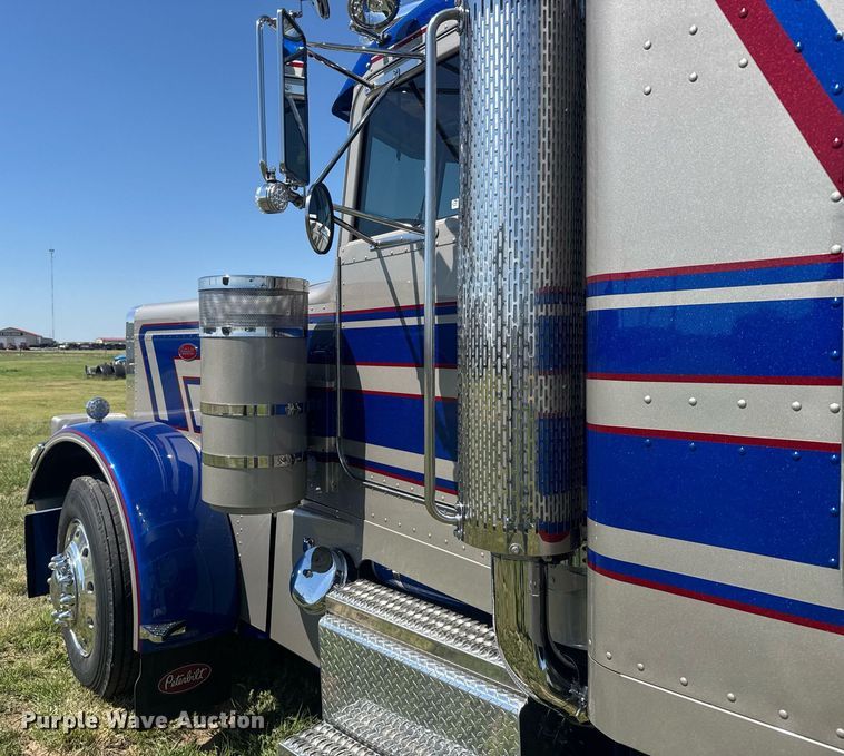image for item ER2138 1978 Peterbilt 359 semi truck