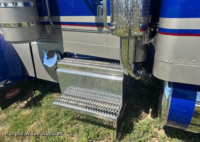 image for item ER2138 1978 Peterbilt 359 semi truck