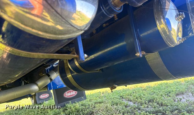 image for item ER2138 1978 Peterbilt 359 semi truck