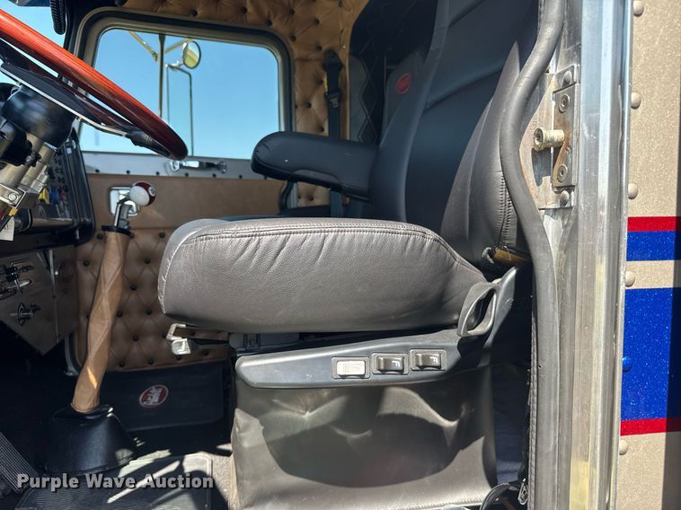 image for item ER2138 1978 Peterbilt 359 semi truck