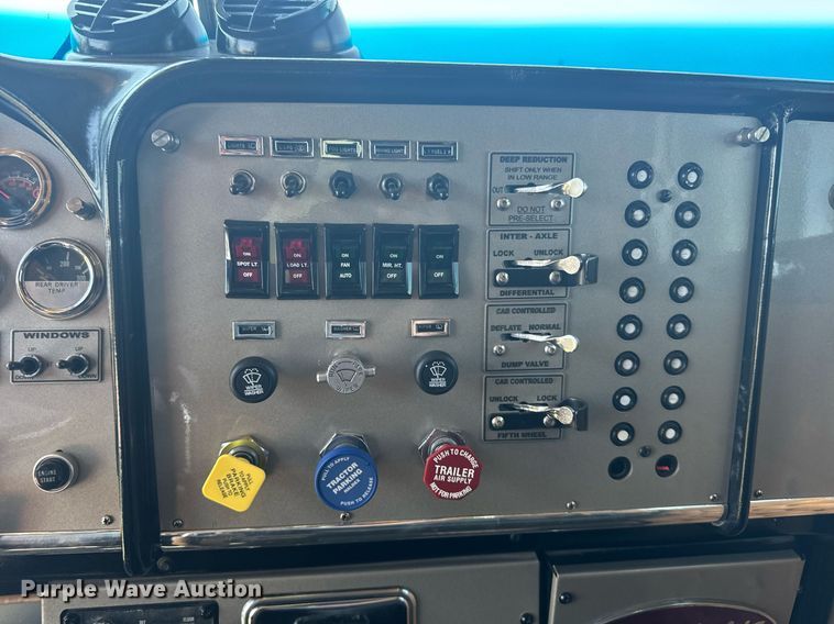 image for item ER2138 1978 Peterbilt 359 semi truck