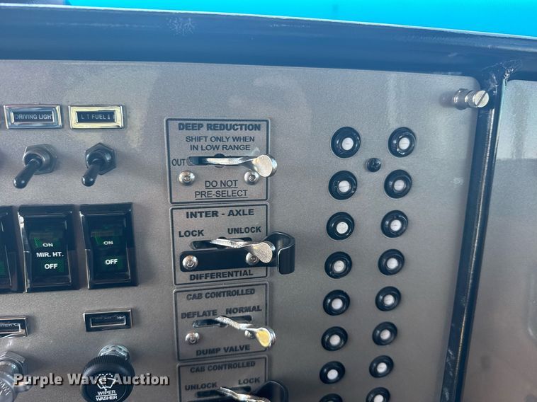 image for item ER2138 1978 Peterbilt 359 semi truck