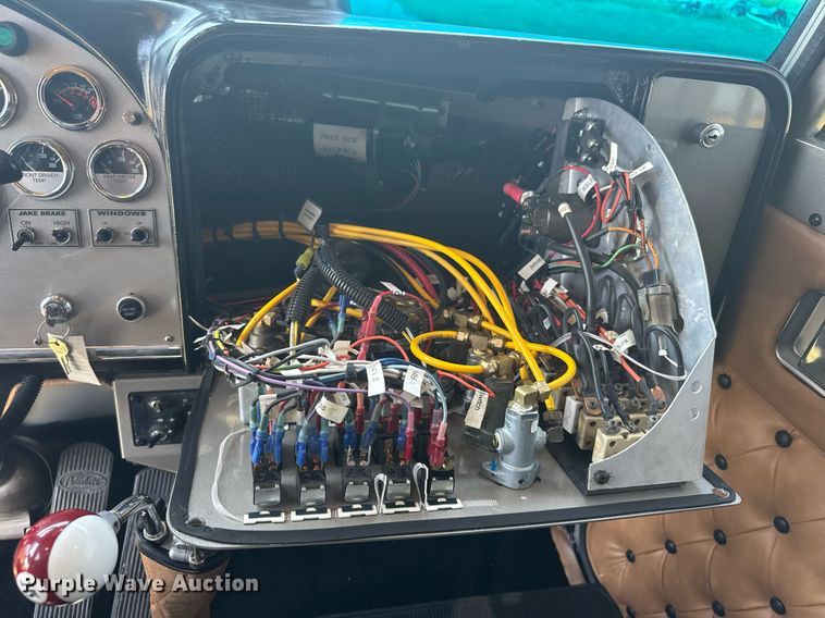 image for item ER2138 1978 Peterbilt 359 semi truck