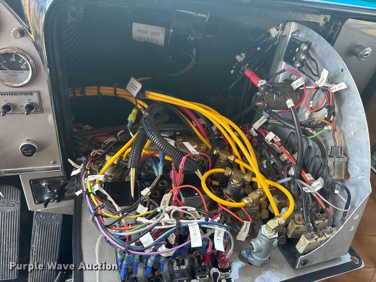 image for item ER2138 1978 Peterbilt 359 semi truck