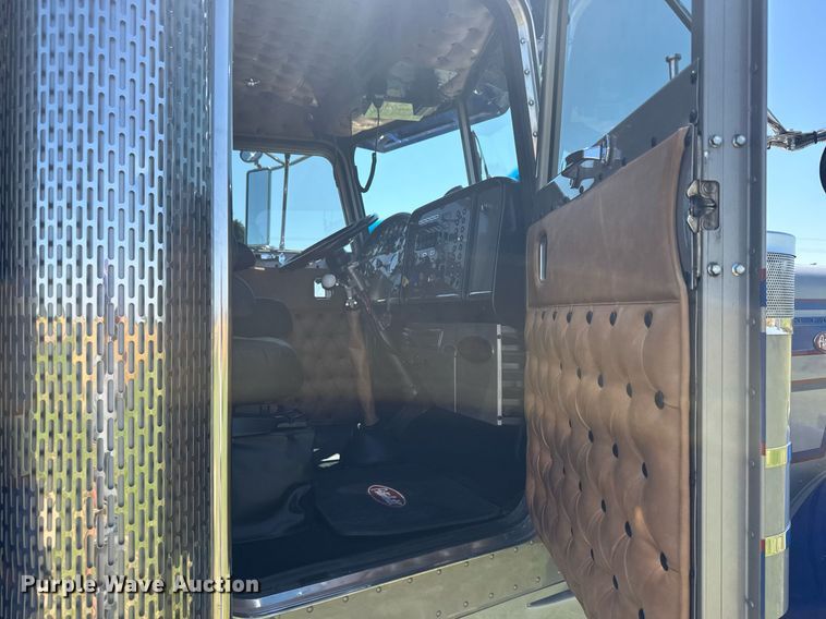 image for item ER2138 1978 Peterbilt 359 semi truck