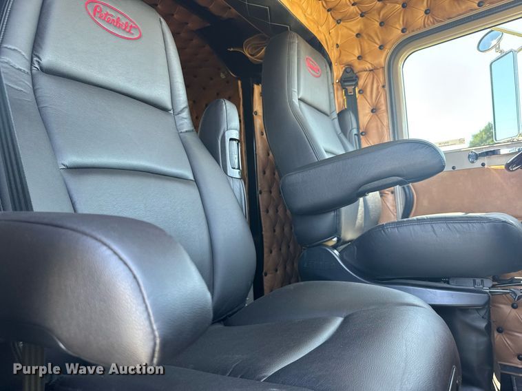 image for item ER2138 1978 Peterbilt 359 semi truck