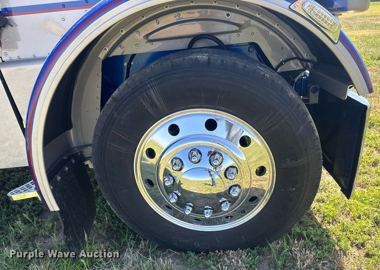 image for item ER2138 1978 Peterbilt 359 semi truck